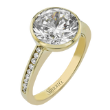Engagement Ring in 18k Gold with Diamonds