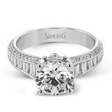 Engagement Ring in 18k Gold with Diamonds