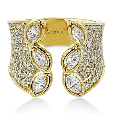 Right Hand Ring in 18k Gold with Diamonds