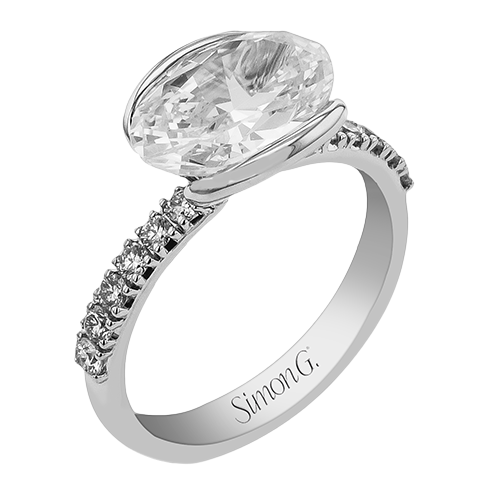 Engagement Ring in 18k Gold with Diamonds