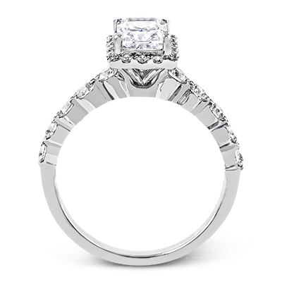 Engagement Ring in 18k Gold with Diamonds