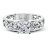 Engagement Ring in 18k Gold with Diamonds