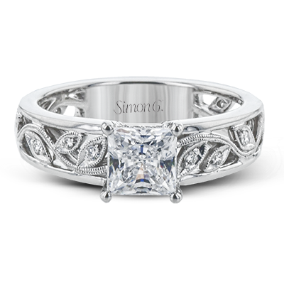 Engagement Ring in 18k Gold with Diamonds