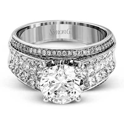 Engagement Ring in 18k Gold with Diamonds
