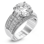Engagement Ring in 18k Gold with Diamonds