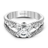 Engagement Ring in 18k Gold with Diamonds