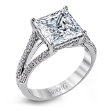 Engagement Ring in 18k Gold with Diamonds