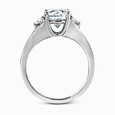 Engagement Ring in 18k Gold with Diamonds