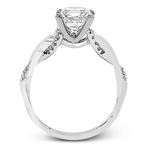 Engagement Ring in 18k Gold with Diamonds