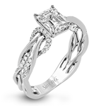 Engagement Ring in 18k Gold with Diamonds