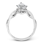 Engagement Ring in 18k Gold with Diamonds