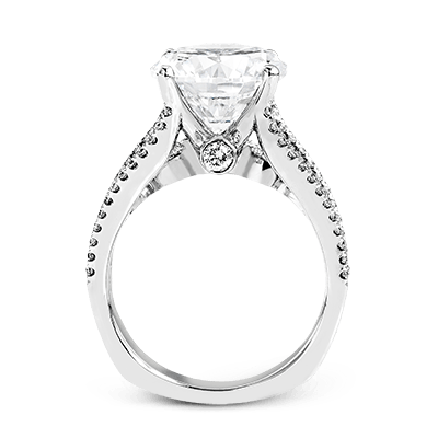 Engagement Ring in 18k Gold with Diamonds