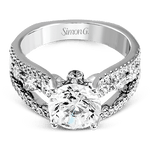 Engagement Ring in 18k Gold with Diamonds