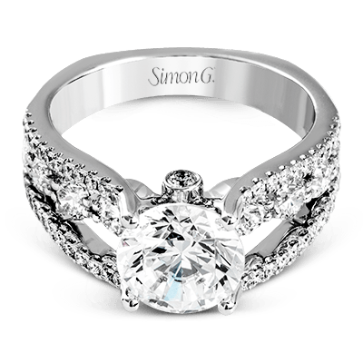 Engagement Ring in 18k Gold with Diamonds