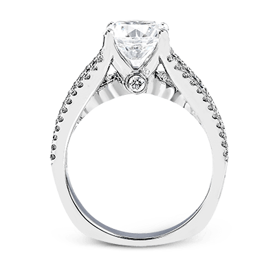 Engagement Ring in 18k Gold with Diamonds