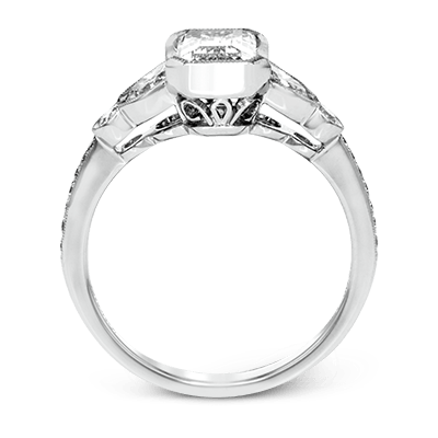 Engagement Ring in 18k Gold with Diamonds