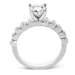 Engagement Ring in 18k Gold with Diamonds