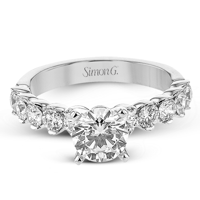 Engagement Ring in 18k Gold with Diamonds