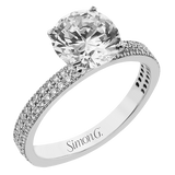 Engagement Ring in 18k Gold with Diamonds