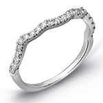 Engagement Ring in 18k Gold with Diamonds