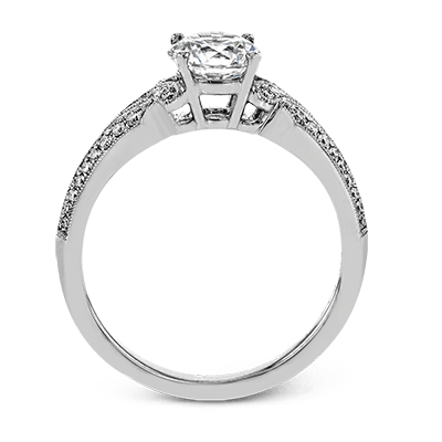 Engagement Ring in 18k Gold with Diamonds