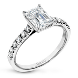 Engagement Ring in 18k Gold with Diamonds