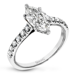 Engagement Ring in 18k Gold with Diamonds