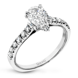 Engagement Ring in 18k Gold with Diamonds