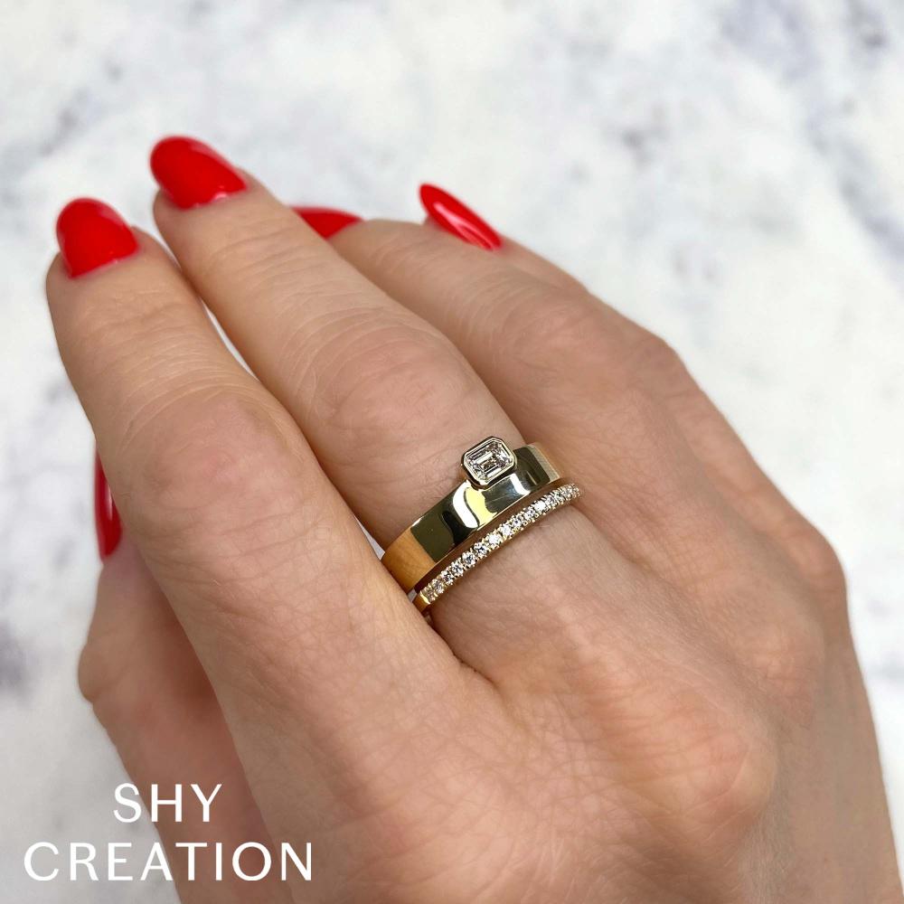 0.39CT 14K Y/G DIAMOND EMERALD BEZEL BAND