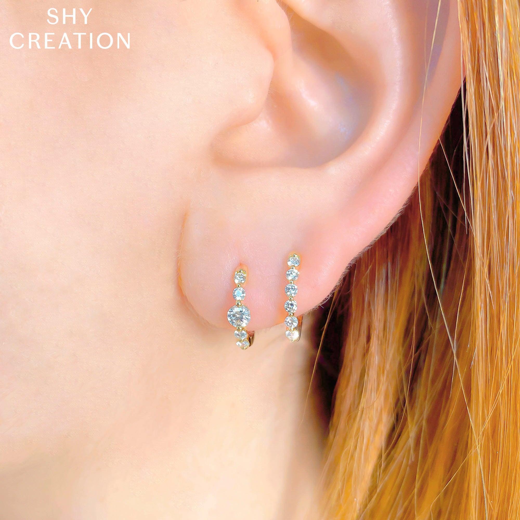 0.26CT 14K W/G DIAMOND OVAL HUGGIE EARRING