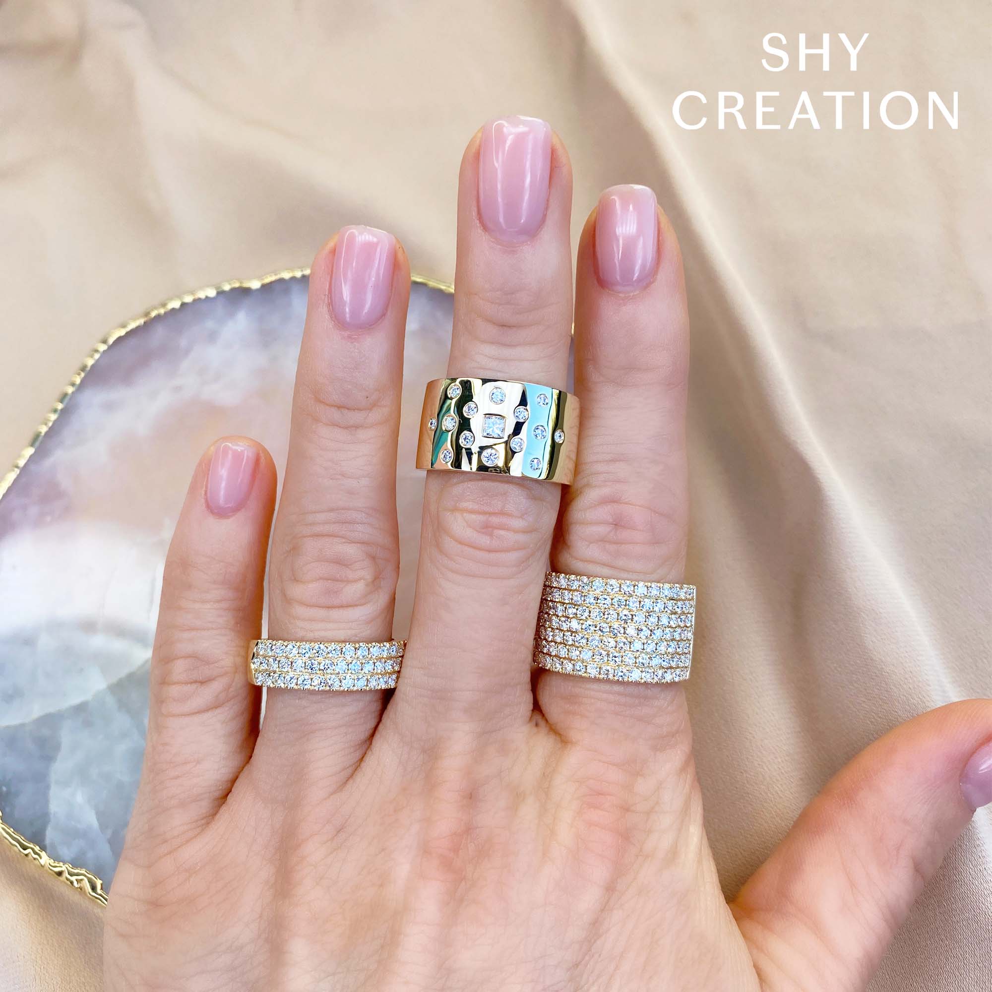 0.91CT 14K W/G DIAMOND PAVE BAND