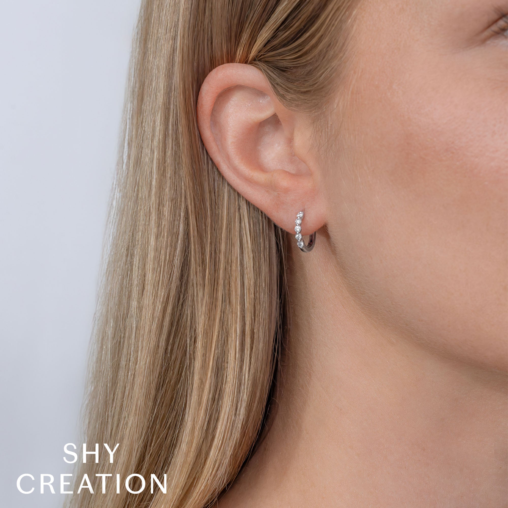 0.24CT 14K W/G DIAMOND HUGGIE EARRING