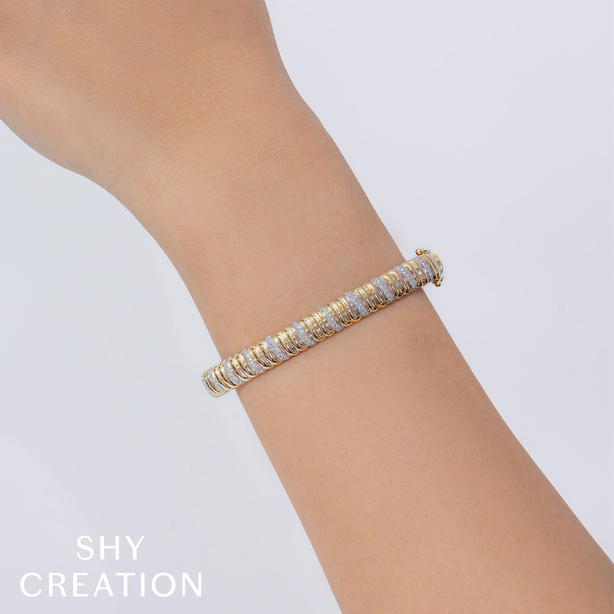 0.46CT 14K Y/G DIAMOND RIBBED BANGLE