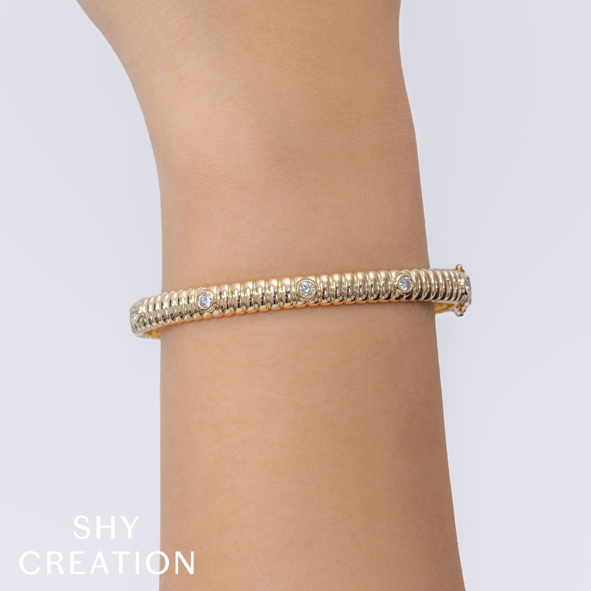 0.33CT 14K Y/G DIAMOND BEZEL RIBBED BANGLE