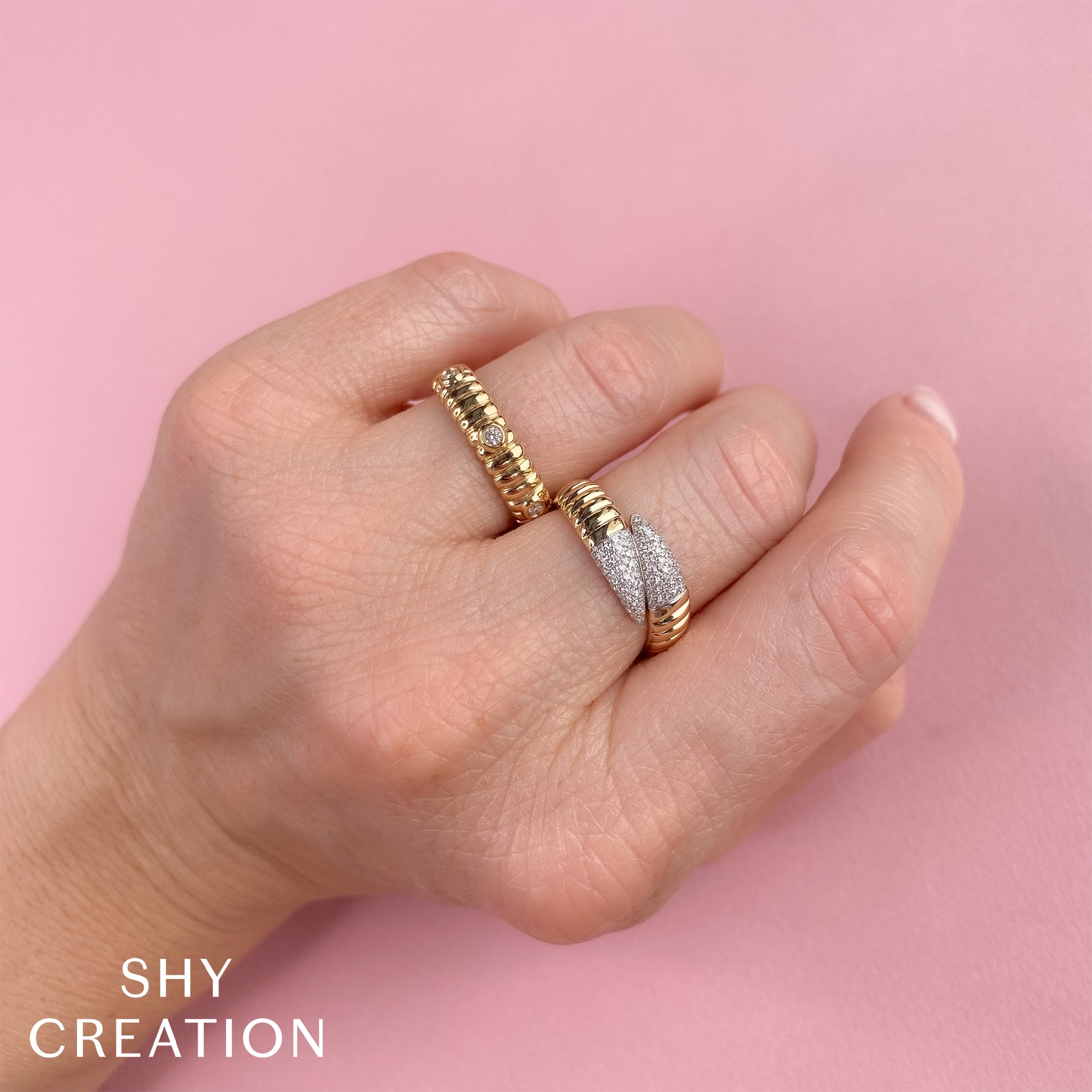 0.08CT 14K Y/G DIAMOND BEZEL RIBBED BAND